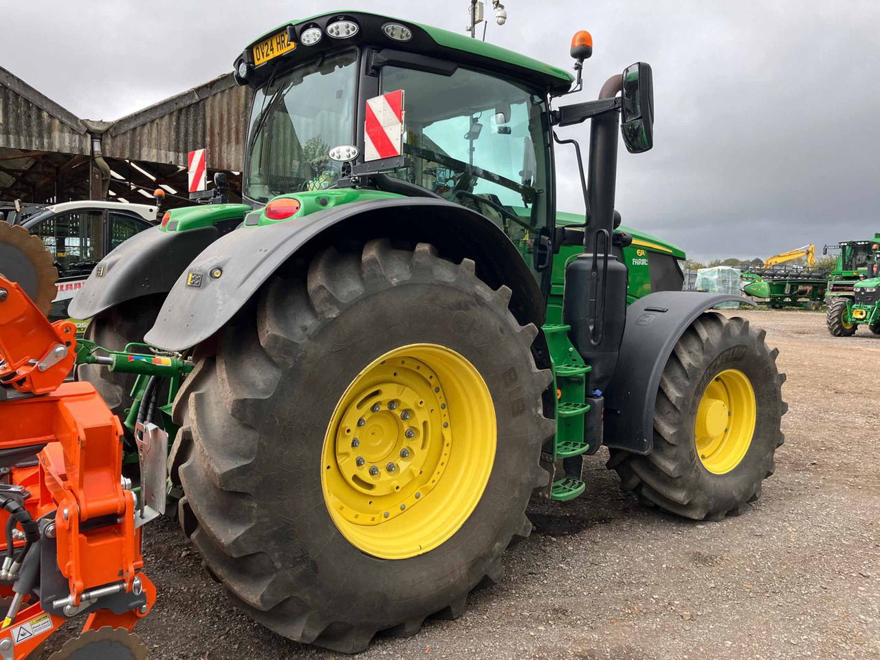 John Deere 6R 215 - 拖拉机:图2 John Deere 6R 215 - 拖拉机:图2