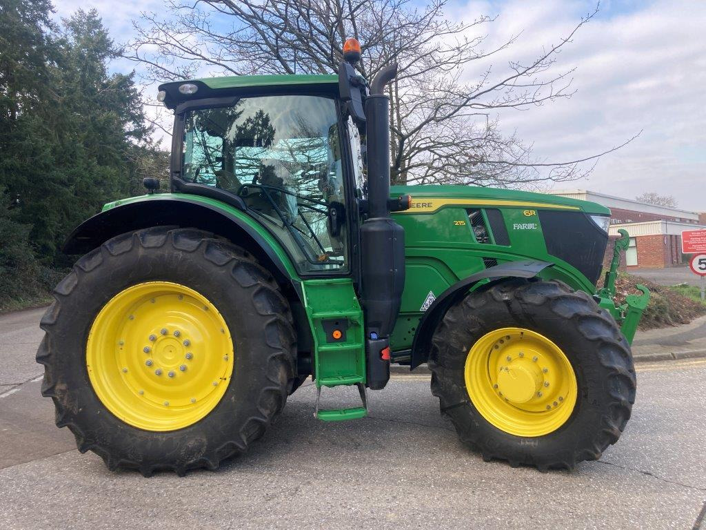 John Deere 6R 215 - 拖拉机:图1 John Deere 6R 215 - 拖拉机:图1
