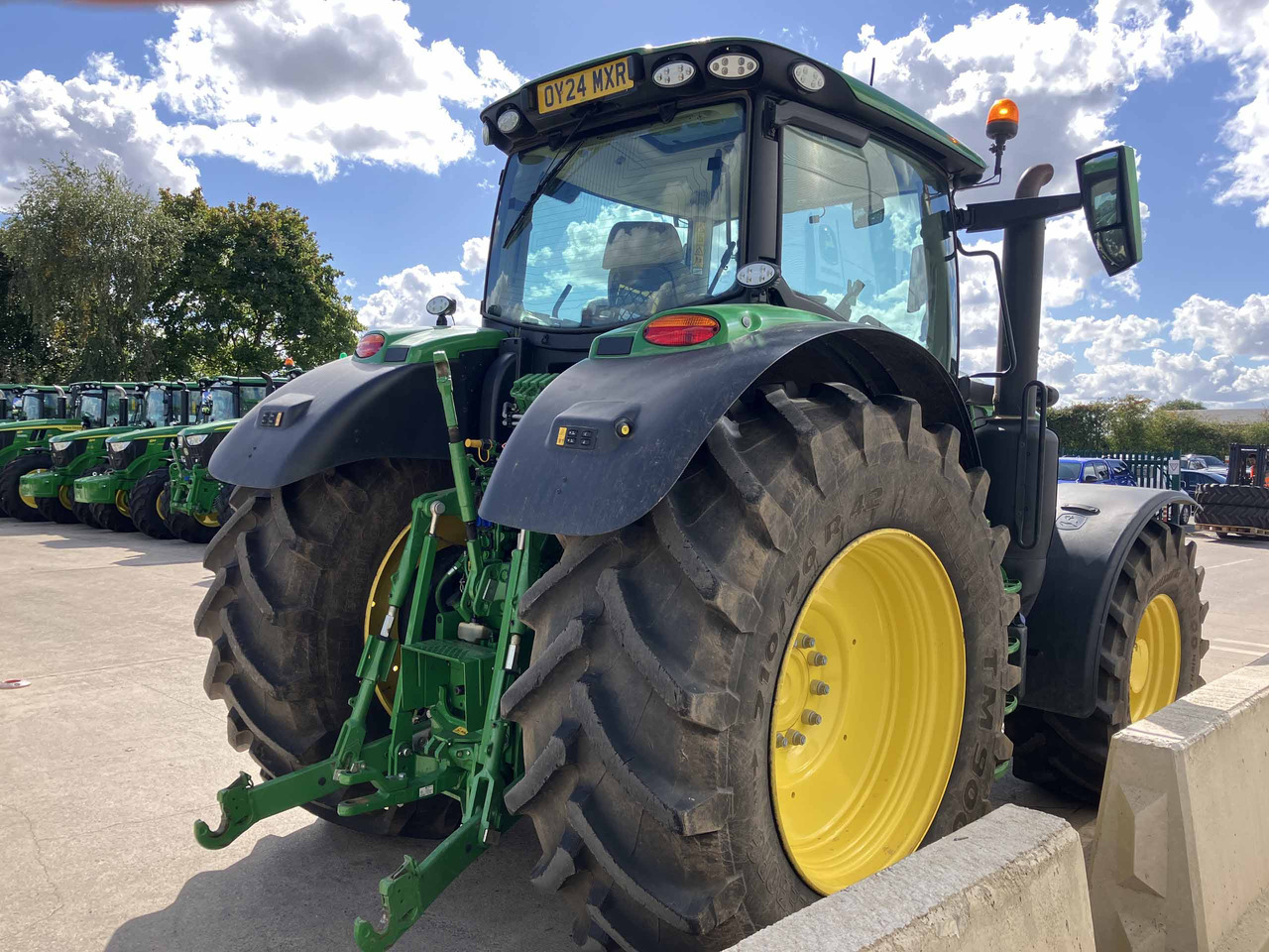 John Deere 6R 215 - 拖拉机:图5 John Deere 6R 215 - 拖拉机:图5