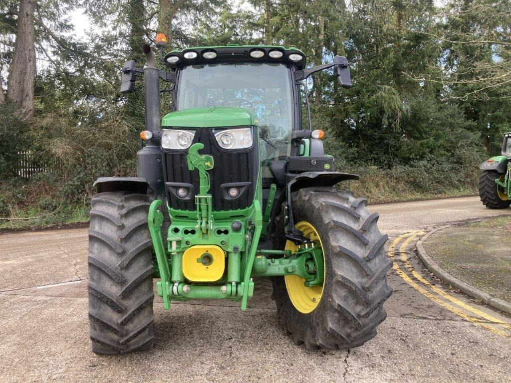 John Deere 6R 215 - 拖拉机:图2 John Deere 6R 215 - 拖拉机:图2
