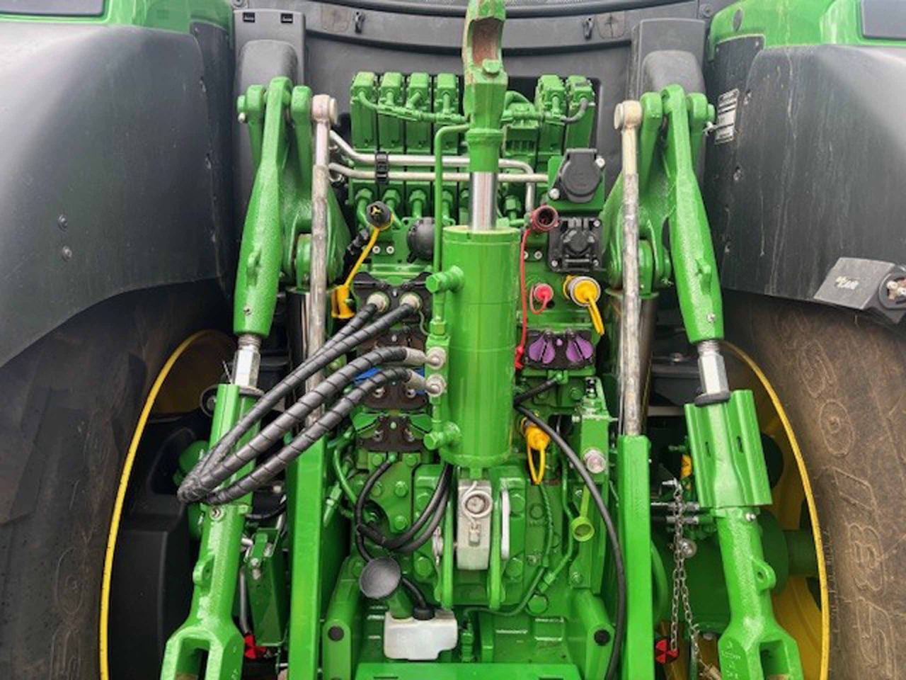 John Deere 6R 215 - 拖拉机:图5 John Deere 6R 215 - 拖拉机:图5
