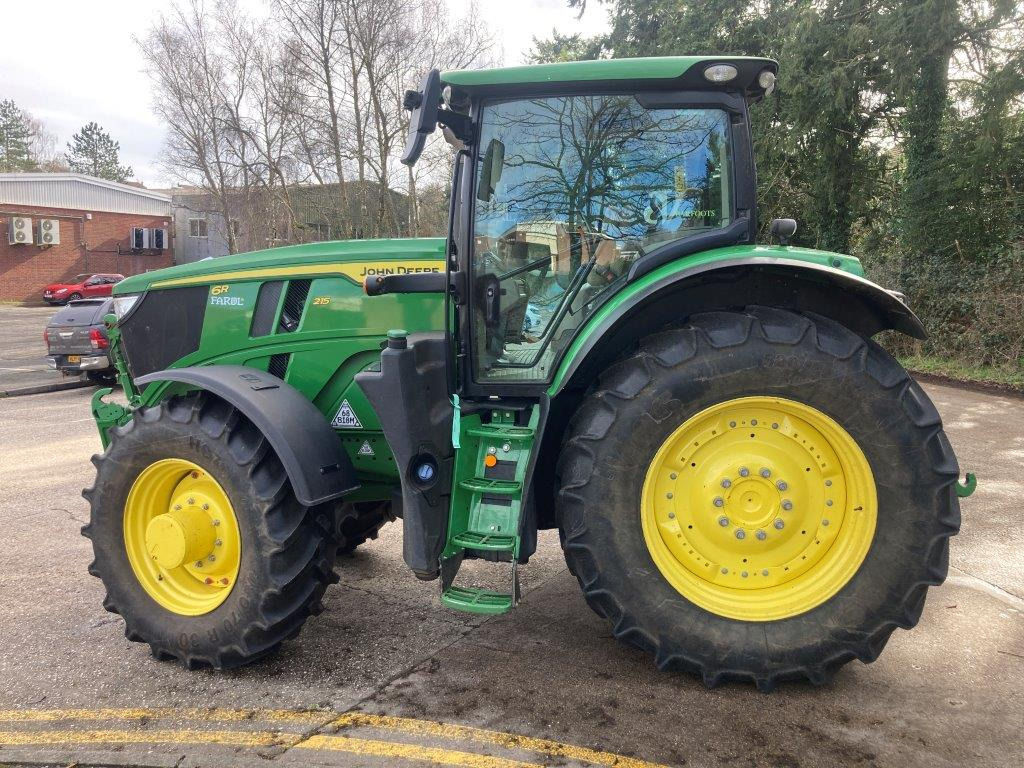 John Deere 6R 215 - 拖拉机:图2 John Deere 6R 215 - 拖拉机:图2