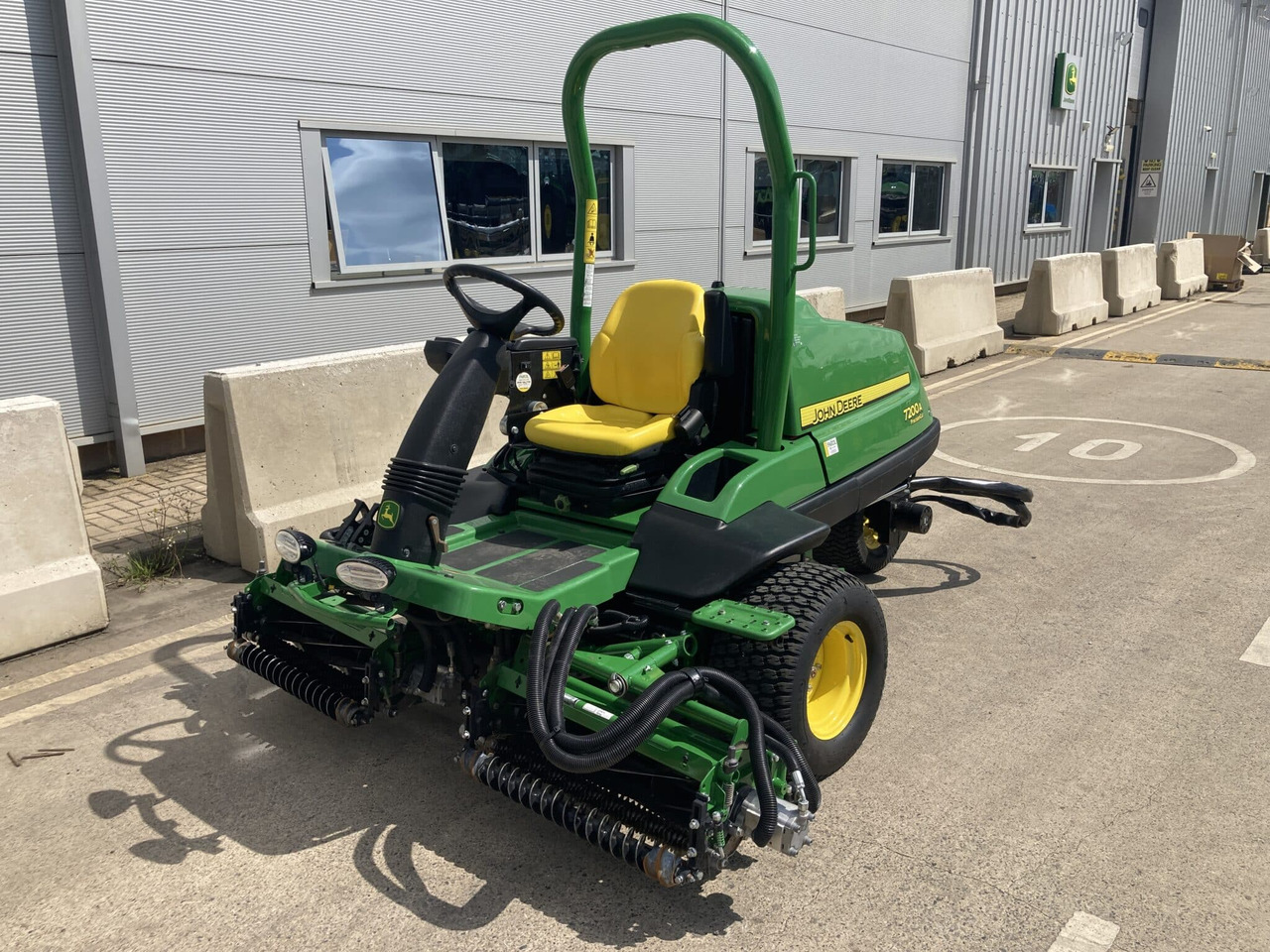 John Deere 7200A utility mower - 园林割草机:图1 John Deere 7200A utility mower - 园林割草机:图1