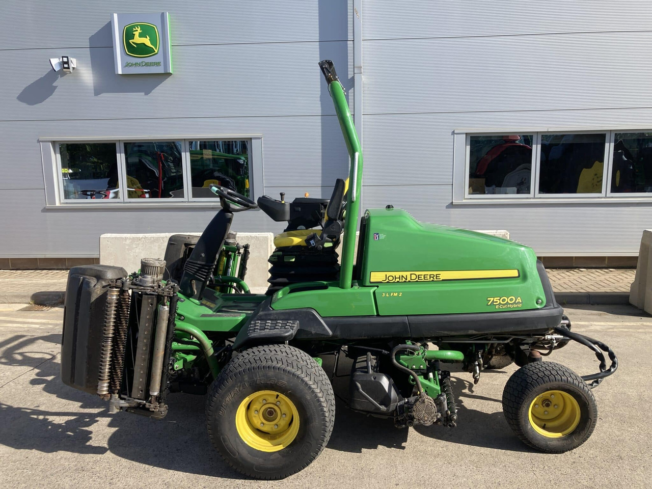 John Deere 7500AE Fairway Mower - 园林割草机:图2 John Deere 7500AE Fairway Mower - 园林割草机:图2