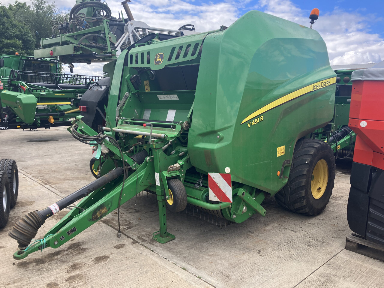 John Deere V451R - 干草和饲料设备:图1 John Deere V451R - 干草和饲料设备:图1