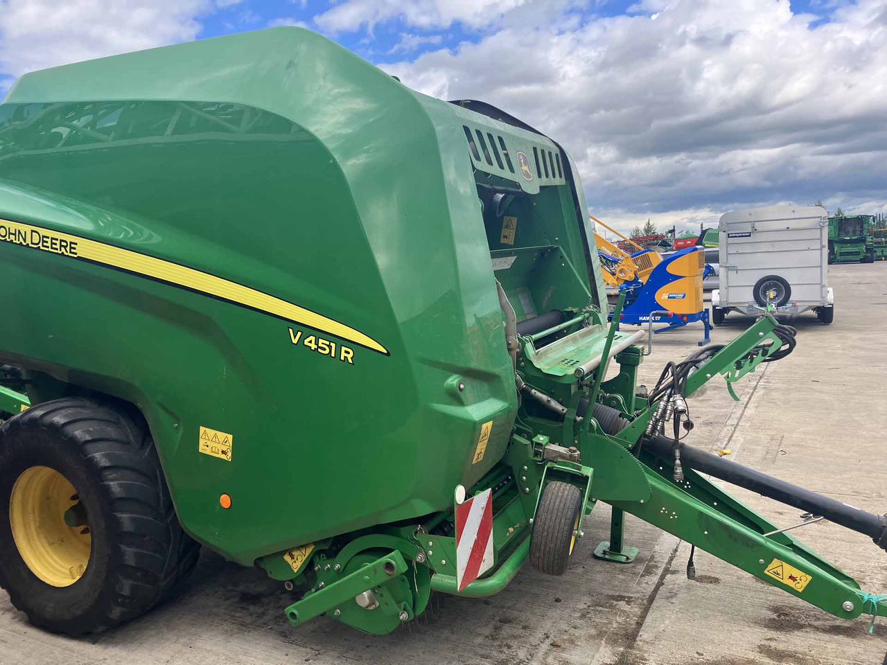 John Deere V451R - 干草和饲料设备:图3 John Deere V451R - 干草和饲料设备:图3