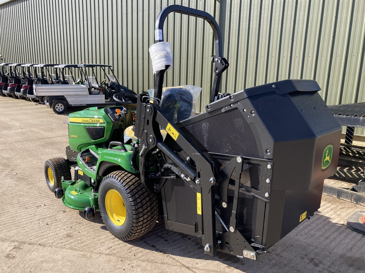 John Deere X950R ride on cut and collect mower - 园林割草机:图3 John Deere X950R ride on cut and collect mower - 园林割草机:图3