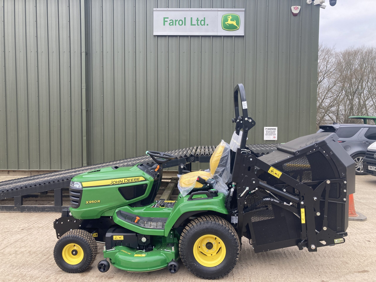 John Deere X950R ride on cut and collect mower - 园林割草机:图2 John Deere X950R ride on cut and collect mower - 园林割草机:图2