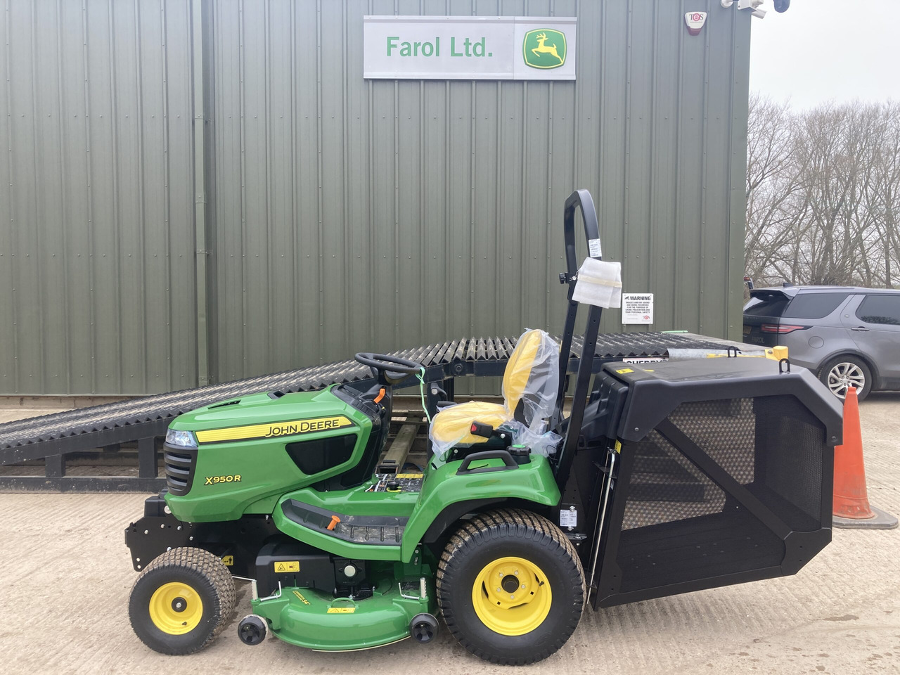 John Deere X950R ride on mower - 园林割草机:图2 John Deere X950R ride on mower - 园林割草机:图2