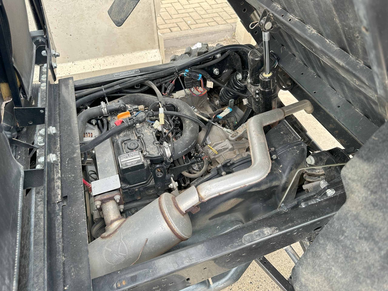 John Deere XUV855M S4 Gator - 全地形车:图2 John Deere XUV855M S4 Gator - 全地形车:图2