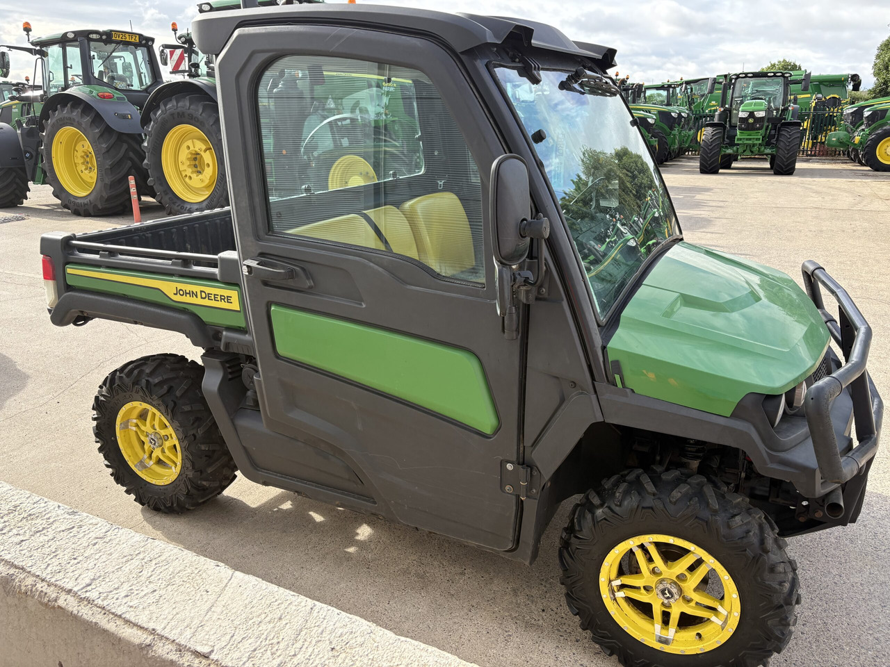 John Deere XUV865M Gator - 全地形车:图4 John Deere XUV865M Gator - 全地形车:图4