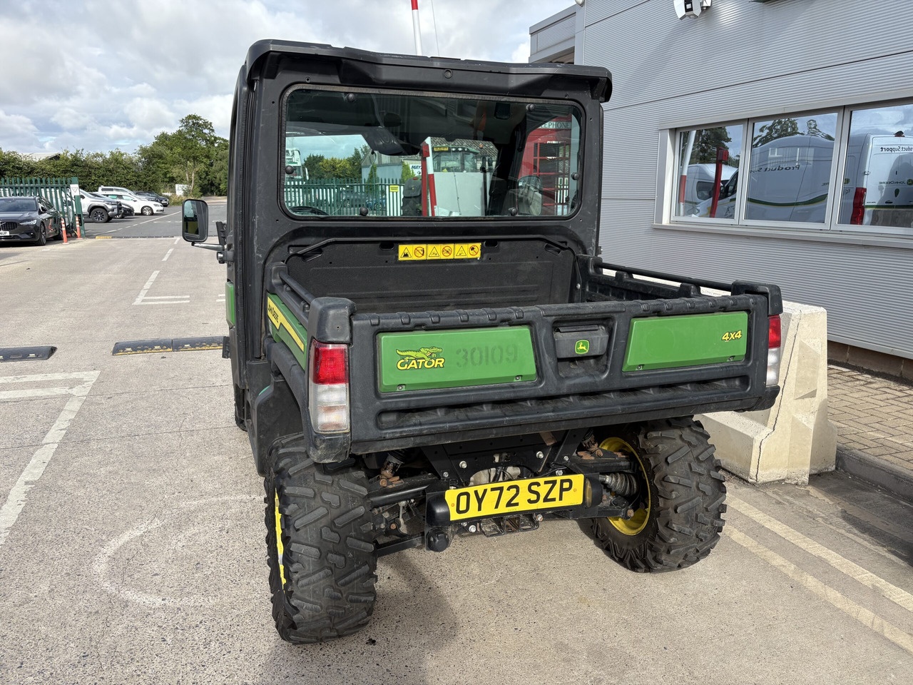 John Deere XUV865M Gator - 全地形车:图2 John Deere XUV865M Gator - 全地形车:图2