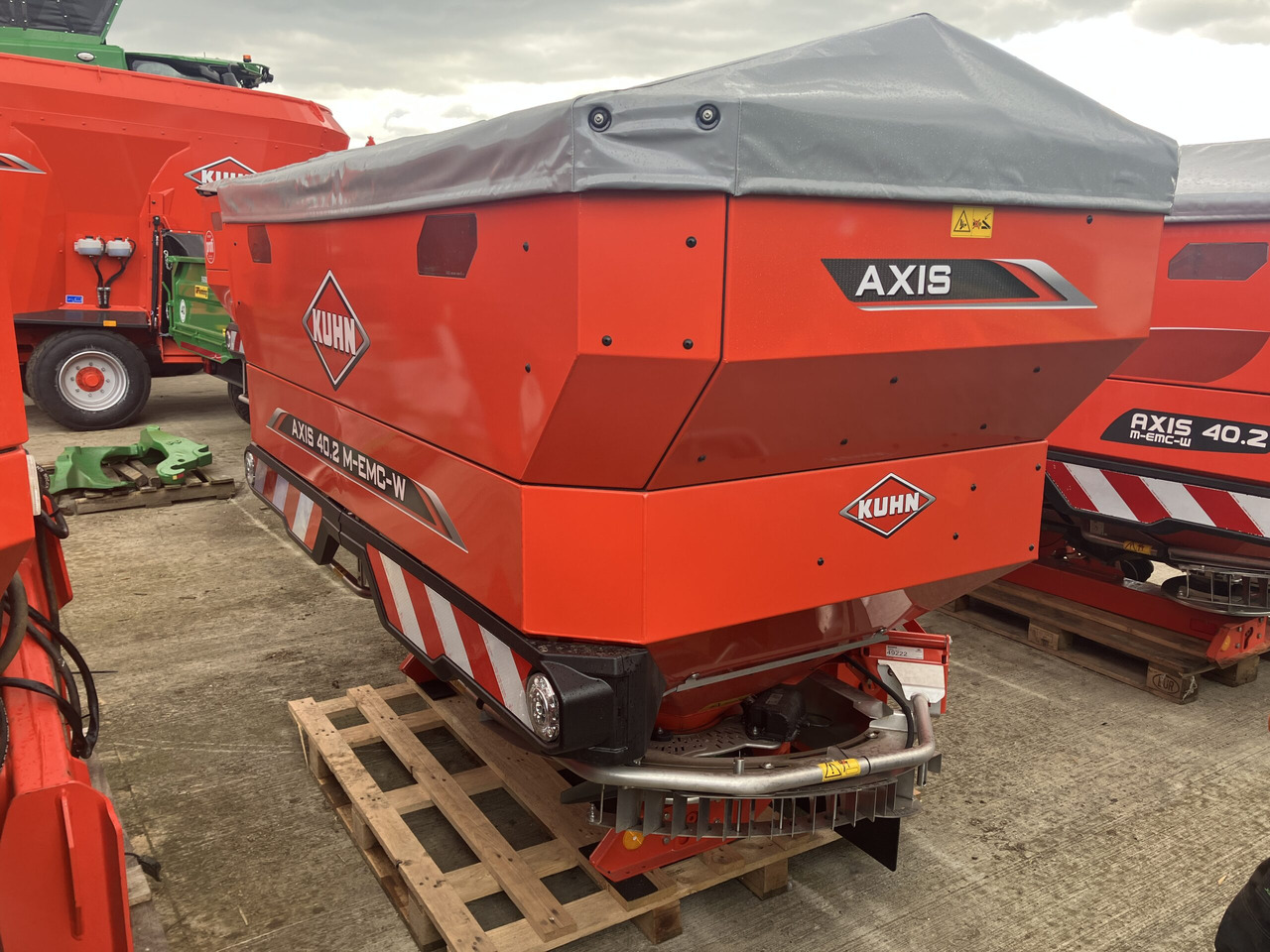 Kuhn Axis 40.2 M-EMC-W - 肥料撒施机:图1 Kuhn Axis 40.2 M-EMC-W - 肥料撒施机:图1