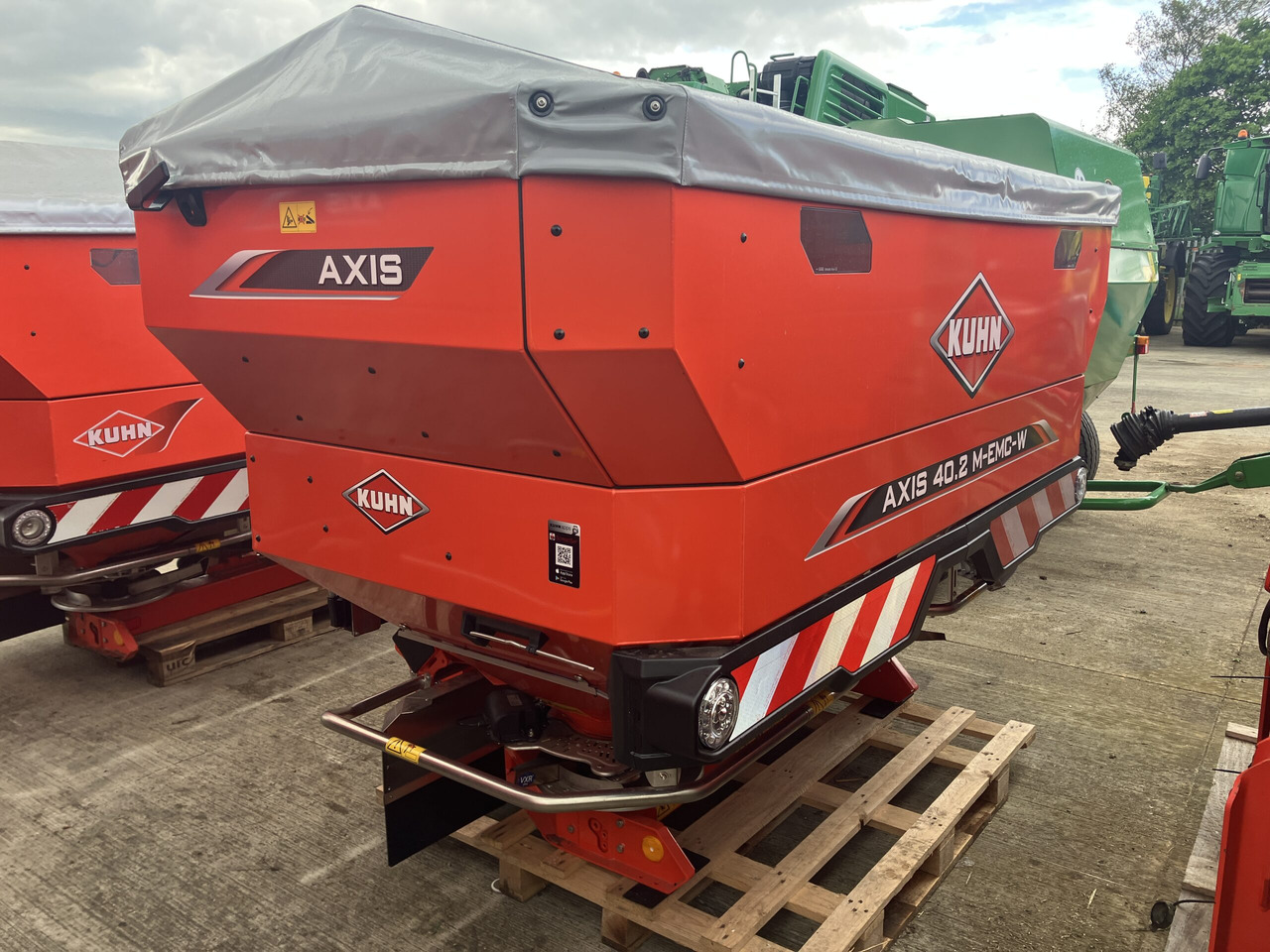 Kuhn Axis 40.2 M-EMC-W - 肥料撒施机:图2 Kuhn Axis 40.2 M-EMC-W - 肥料撒施机:图2