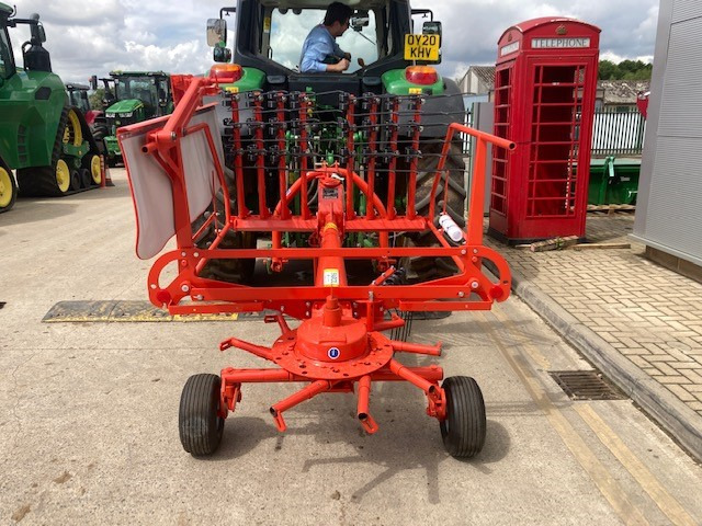 Kuhn GA 3201 - 翻草机/ 搂草机:图4 Kuhn GA 3201 - 翻草机/ 搂草机:图4