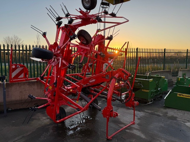 Kuhn GF7803 Tedder - 翻草机/ 搂草机:图2 Kuhn GF7803 Tedder - 翻草机/ 搂草机:图2