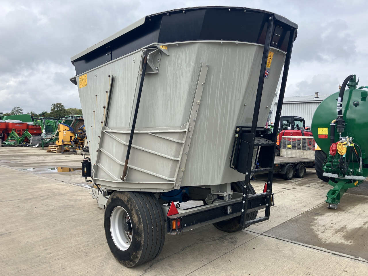 Shelbourne Reynolds Powermix Pro 11 - 饲料搅拌车:图2 Shelbourne Reynolds Powermix Pro 11 - 饲料搅拌车:图2