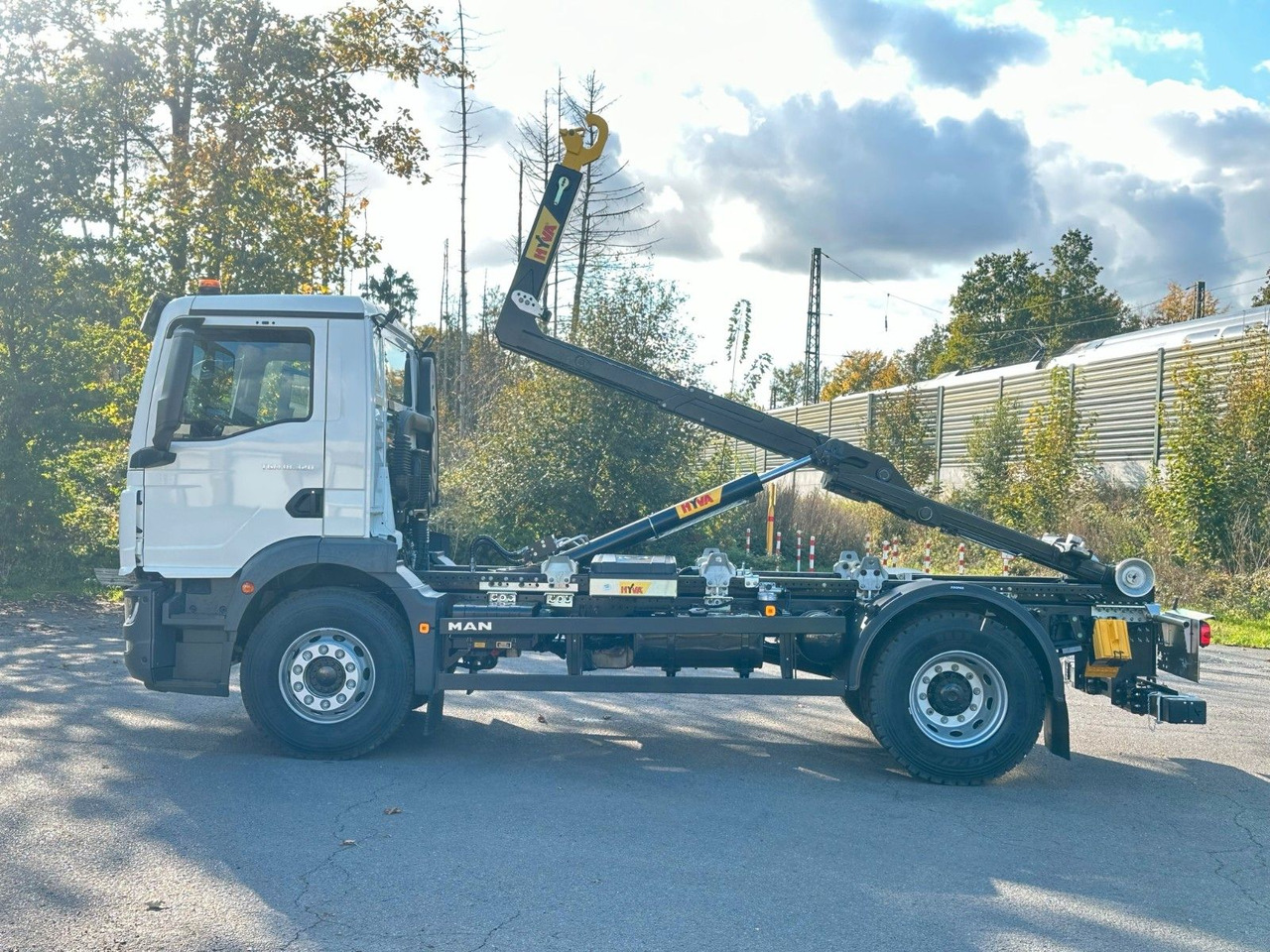 MAN TGM 18.320 4x2 Euro 6e Hyva 12-45 - 吊钩升降车, 起重车:图3 MAN TGM 18.320 4x2 Euro 6e Hyva 12-45 - 吊钩升降车, 起重车:图3