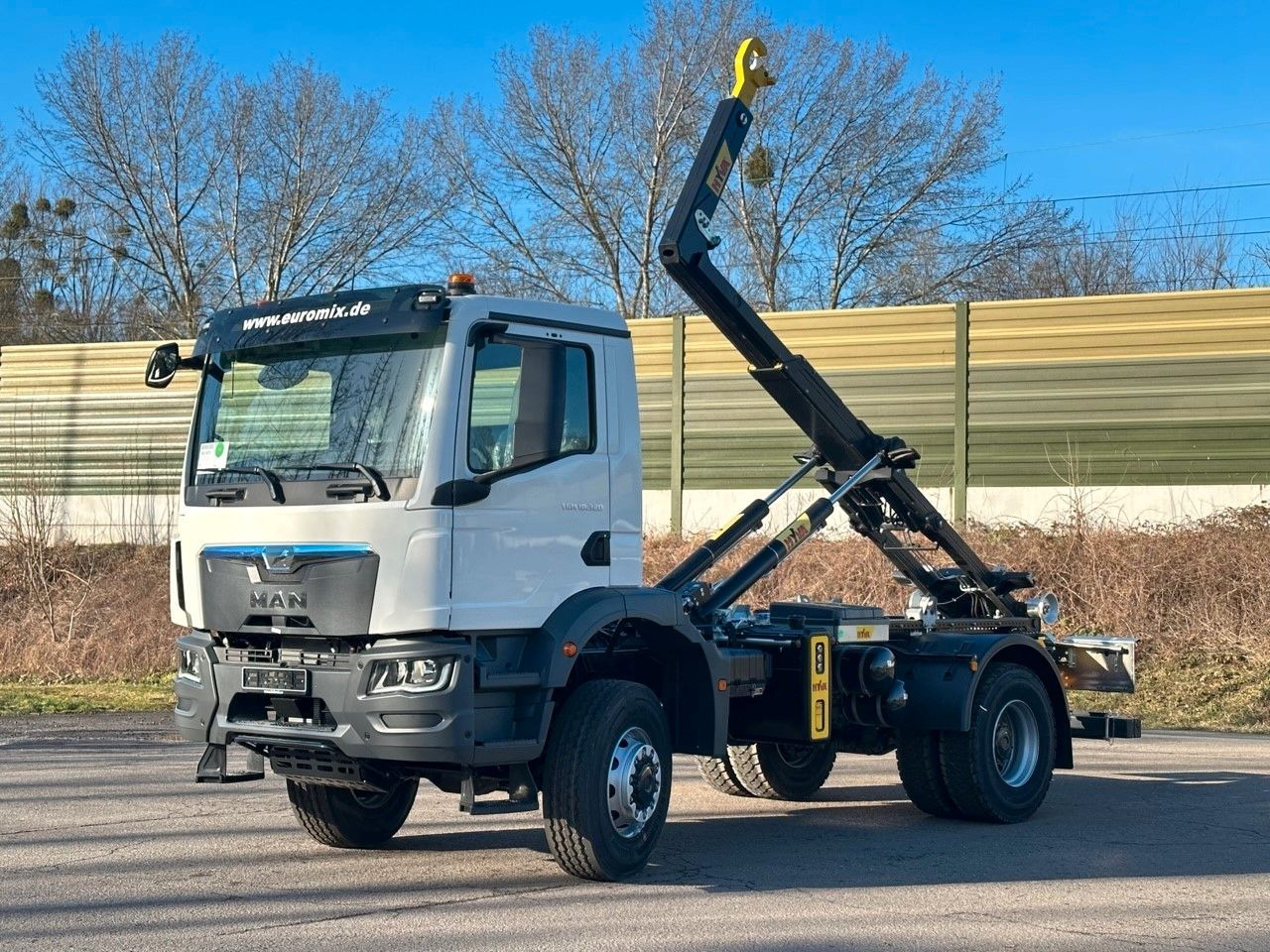 MAN TGM 18.320 4x4 Euro 6e Hyva 12-45 - 吊钩升降车, 起重车:图1 MAN TGM 18.320 4x4 Euro 6e Hyva 12-45 - 吊钩升降车, 起重车:图1