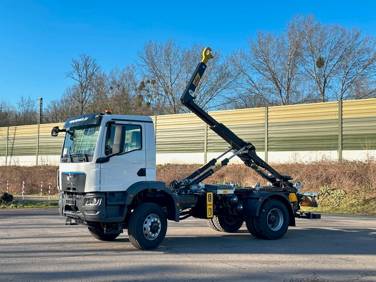 MAN TGM 18.320 4x4 Euro 6e Hyva 12-45 - 吊钩升降车, 起重车:图2 MAN TGM 18.320 4x4 Euro 6e Hyva 12-45 - 吊钩升降车, 起重车:图2