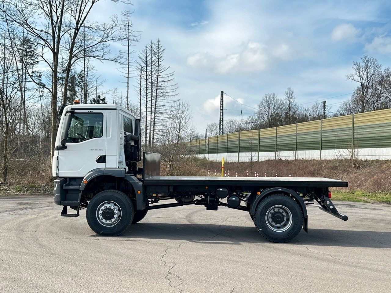 MAN TGM 18.320 4x4 Euro 6e Plato - 栏板式/ 平板卡车:图3 MAN TGM 18.320 4x4 Euro 6e Plato - 栏板式/ 平板卡车:图3