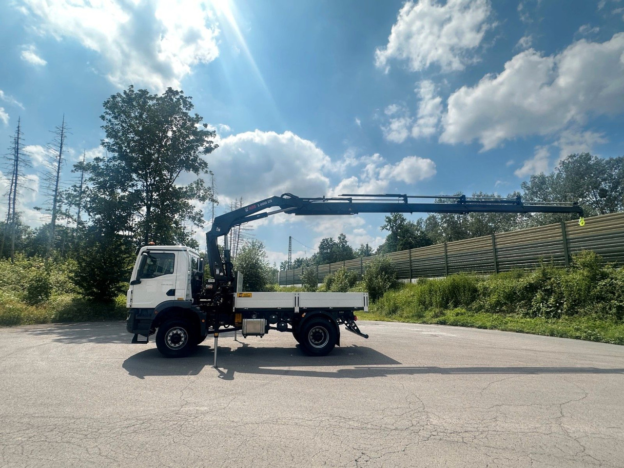 MAN TGM 18.320 4x4 Euro 6e Pritsche Hiab 228-4 Kran - 起重车:图3 MAN TGM 18.320 4x4 Euro 6e Pritsche Hiab 228-4 Kran - 起重车:图3