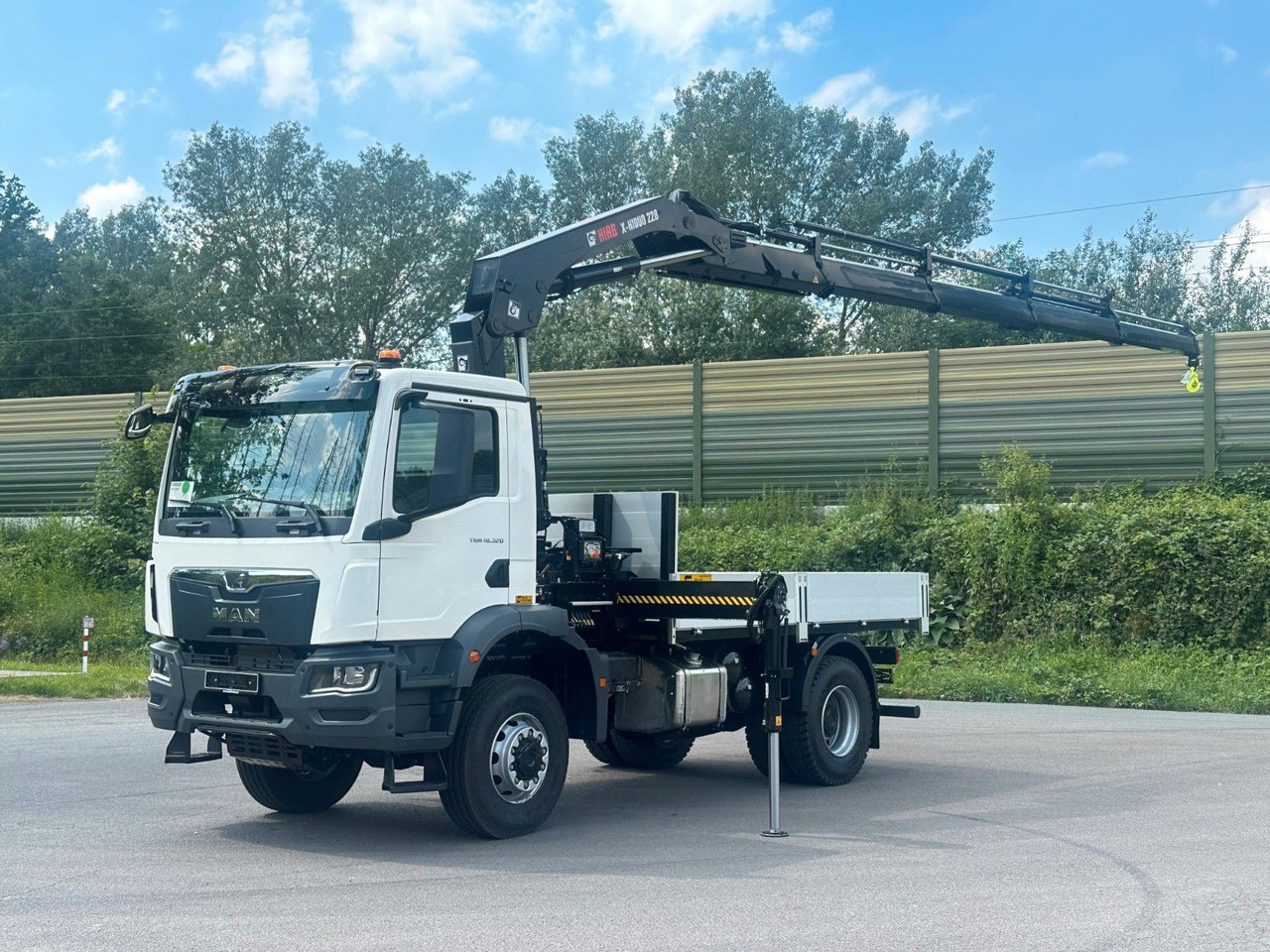 MAN TGM 18.320 4x4 Euro 6e Pritsche Hiab 228-4 Kran - 起重车:图1 MAN TGM 18.320 4x4 Euro 6e Pritsche Hiab 228-4 Kran - 起重车:图1