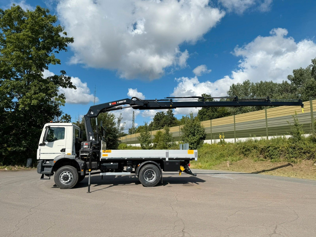 MAN TGM 18.320 4x4 Hiab 228-4 Kran - 起重车:图2 MAN TGM 18.320 4x4 Hiab 228-4 Kran - 起重车:图2