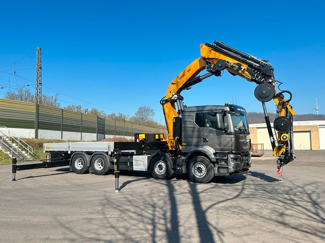 MAN TGS 35.520 8X4 TG 3 EFFER 955-8s +Jib 6sAUTOKRAN - 栏板式/ 平板卡车, 起重车:图1 MAN TGS 35.520 8X4 TG 3 EFFER 955-8s +Jib 6sAUTOKRAN - 栏板式/ 平板卡车, 起重车:图1