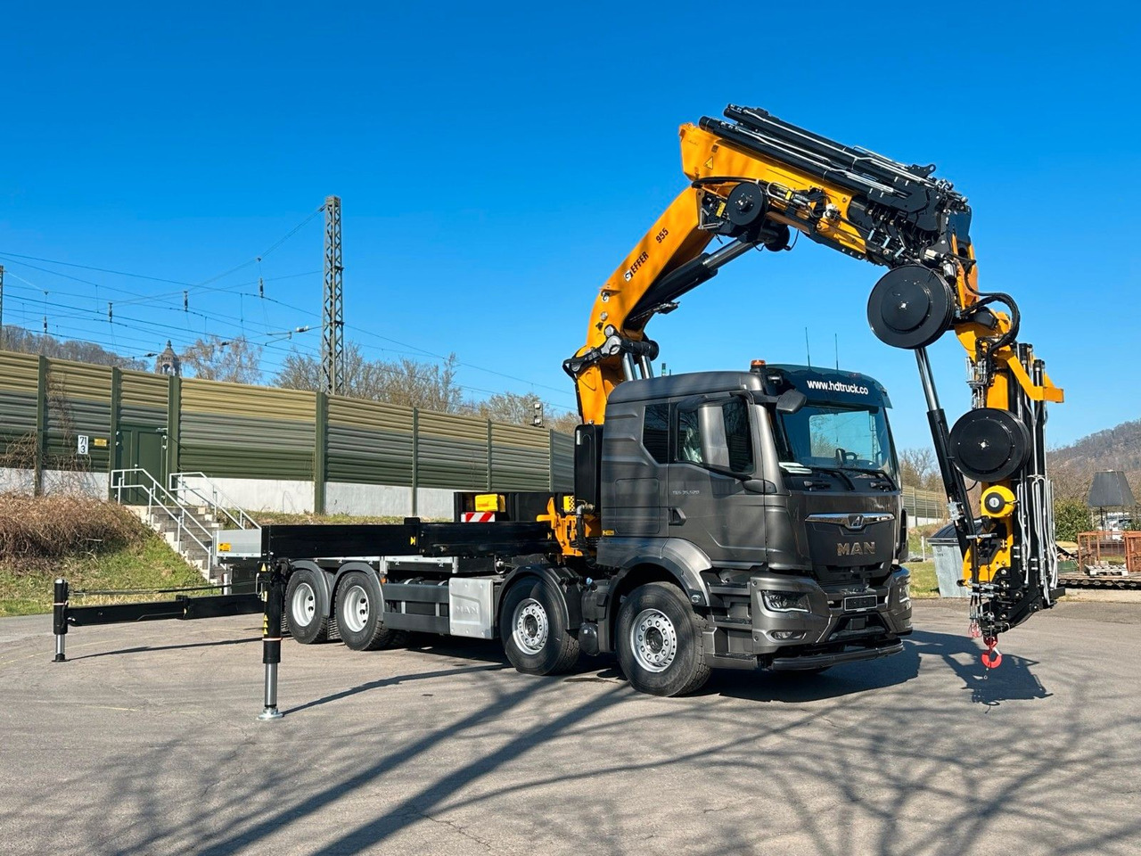 MAN TGS 35.520 8X4 TG 3 EFFER 955-8s +Jib 6sAUTOKRAN - 栏板式/ 平板卡车, 起重车:图2 MAN TGS 35.520 8X4 TG 3 EFFER 955-8s +Jib 6sAUTOKRAN - 栏板式/ 平板卡车, 起重车:图2