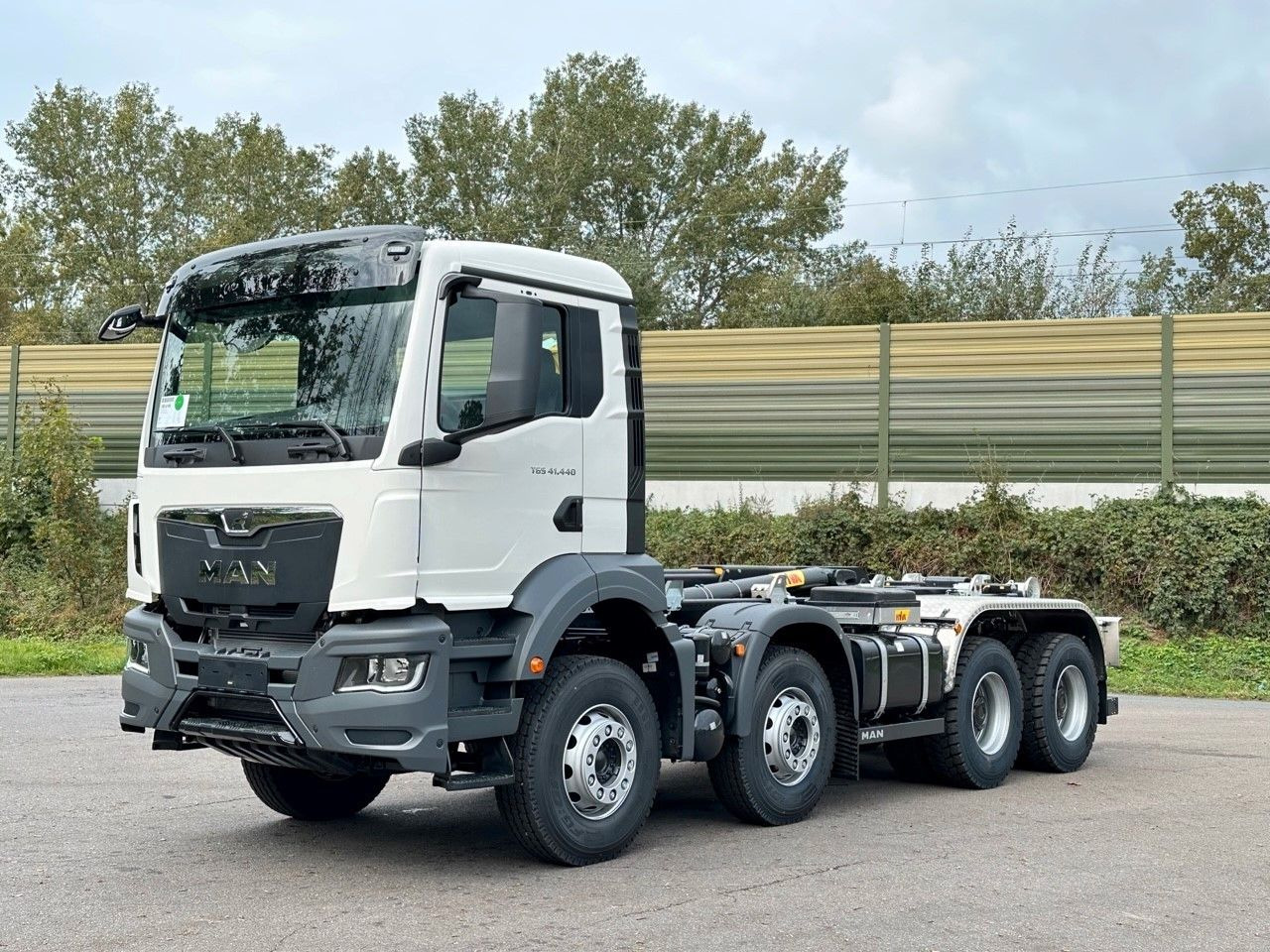 MAN TGS 41.440 8x4 Euro6e Hyva 26-55 Abrollkipper - 吊钩升降车:图3 MAN TGS 41.440 8x4 Euro6e Hyva 26-55 Abrollkipper - 吊钩升降车:图3