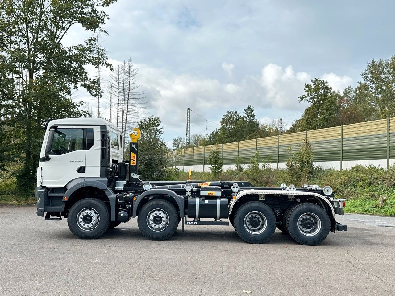MAN TGS 41.440 8x4 Euro6e Hyva 26-55 Abrollkipper - 吊钩升降车:图2 MAN TGS 41.440 8x4 Euro6e Hyva 26-55 Abrollkipper - 吊钩升降车:图2