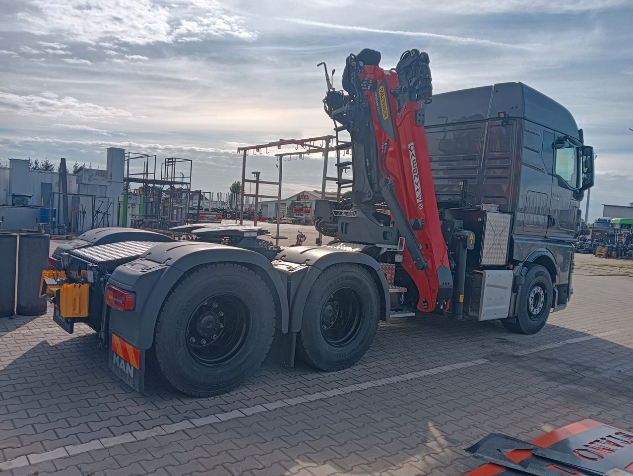 MAN TGX 26.580 6x4 LANGHOLZ EPSILON TZ 17 - 木材运输车, 起重车:图2 MAN TGX 26.580 6x4 LANGHOLZ EPSILON TZ 17 - 木材运输车, 起重车:图2