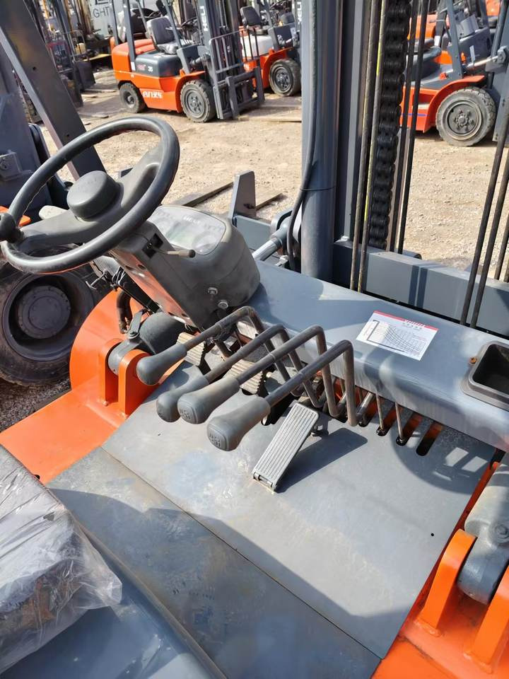6-Meter Lift Height Mast Forklift Used Heli 10-Ton Forklift Truck Cpcd100 - 叉车:图5 6-Meter Lift Height Mast Forklift Used Heli 10-Ton Forklift Truck Cpcd100 - 叉车:图5
