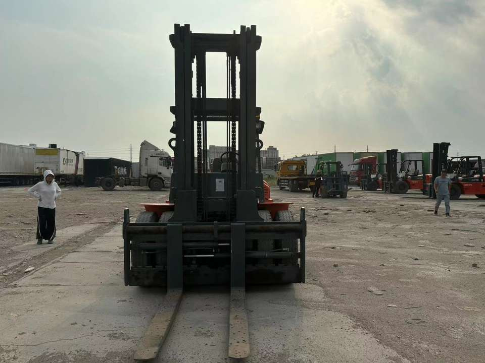 HELI 12Ton Diesel Forklift CPCD120 Fast Delivery with Competitive Price for Farms with Core Components Pump Engine Motor Gearbox - 柴油叉车:图4 HELI 12Ton Diesel Forklift CPCD120 Fast Delivery with Competitive Price for Farms with Core Components Pump Engine Motor Gearbox - 柴油叉车:图4