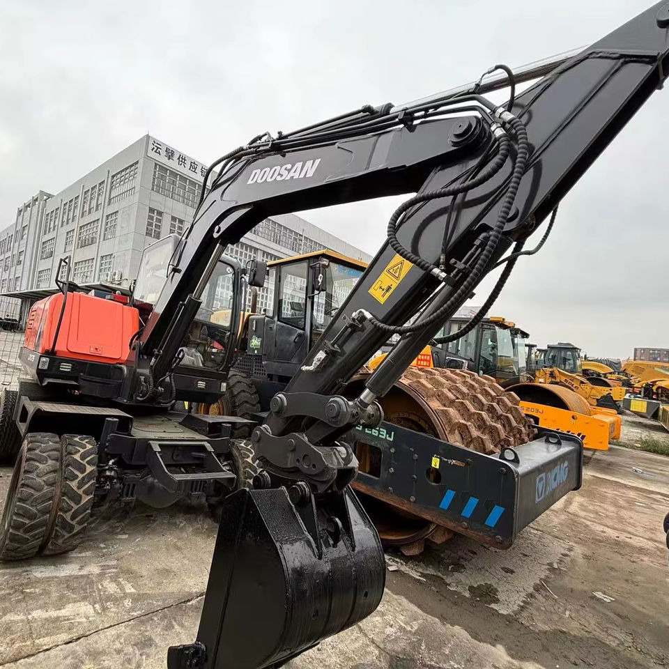 Hot Sale Used Doosan Dx75 Small 7.5t Wheel Excavator South Korea DX75 Mini Excavator for Sale Good Condition - 轮式挖掘机:图1 Hot Sale Used Doosan Dx75 Small 7.5t Wheel Excavator South Korea DX75 Mini Excavator for Sale Good Condition - 轮式挖掘机:图1