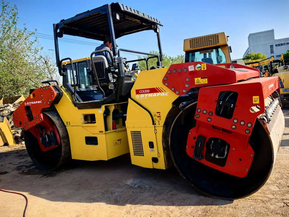 Hot Sale Used Dynapac CC6200 Road Roller Good Condition Double Steel Wheel Original Sweden Construction Machine Cheap Loader - 压路机:图2 Hot Sale Used Dynapac CC6200 Road Roller Good Condition Double Steel Wheel Original Sweden Construction Machine Cheap Loader - 压路机:图2