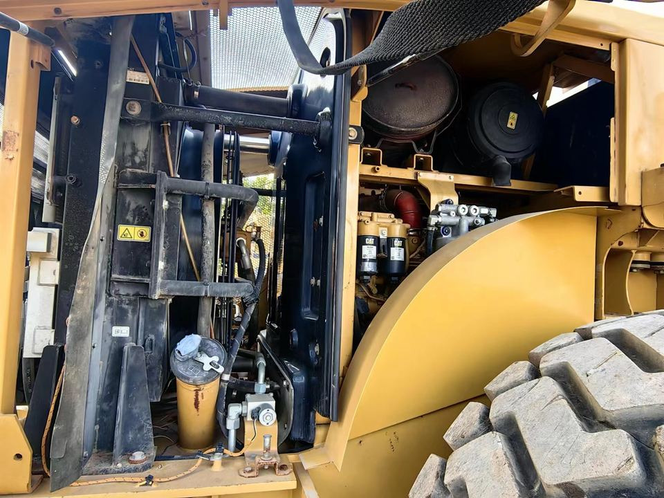 Original CAT Used CAT 950GC Wheel Loader Caterpillar 950GC CAT Loader Low Service Time - 轮式装载机:图5 Original CAT Used CAT 950GC Wheel Loader Caterpillar 950GC CAT Loader Low Service Time - 轮式装载机:图5