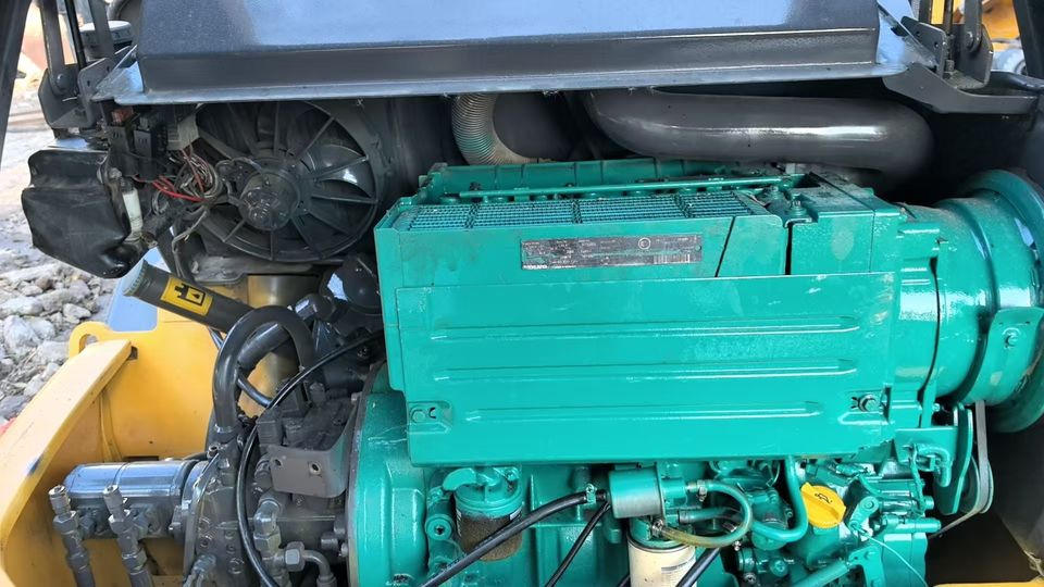 Preferential Price Used Volvo L20F Small Skid Steer Loader Secondhand VOLVO L20f Mini Wheel Loader in Good Condition for Sale - 轮式装载机:图4 Preferential Price Used Volvo L20F Small Skid Steer Loader Secondhand VOLVO L20f Mini Wheel Loader in Good Condition for Sale - 轮式装载机:图4