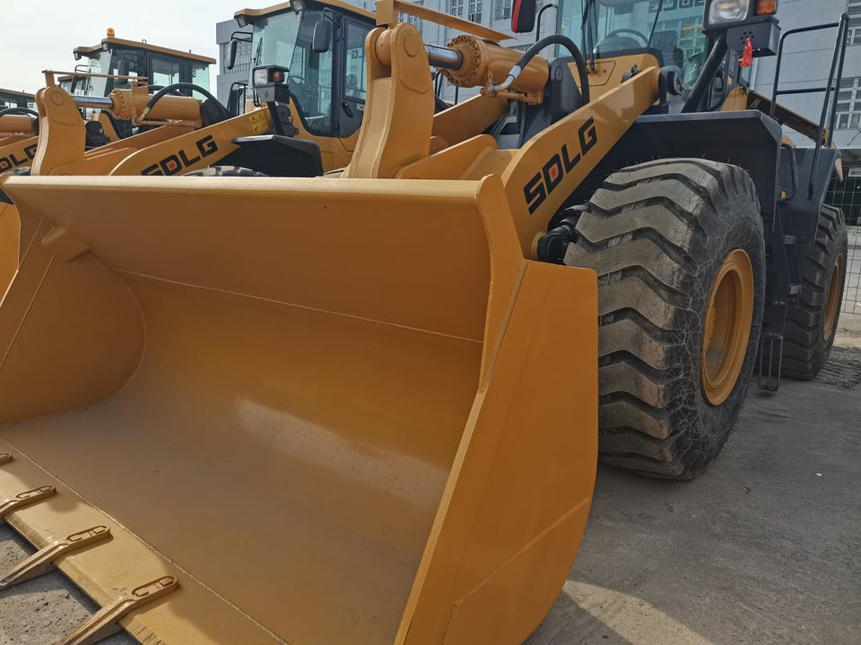 Second Hand SDLG LG956L Front End Loader Diesel 4WD 3.0m3 Bucket 16500kg SDLG LG956L Wheel Loader - 轮式装载机:图4 Second Hand SDLG LG956L Front End Loader Diesel 4WD 3.0m3 Bucket 16500kg SDLG LG956L Wheel Loader - 轮式装载机:图4
