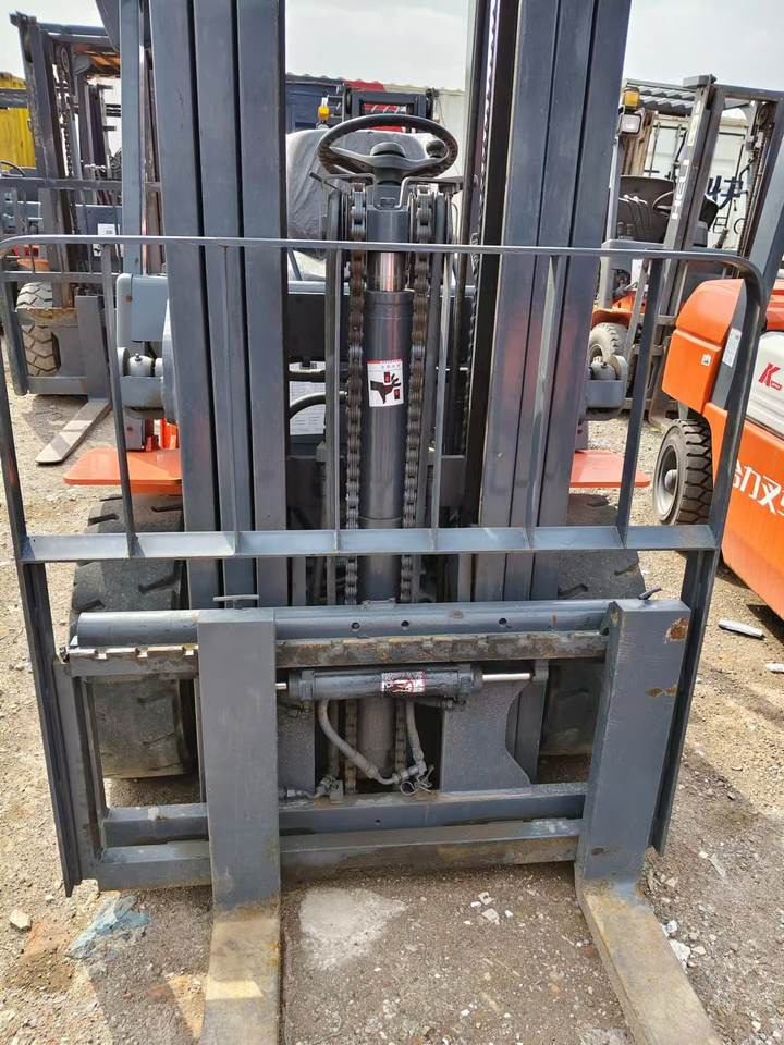 Triple Mast Design Sideshifter Used Heli 3-Ton Forklift Truck With Free Lift Cylinder - 柴油叉车:图3 Triple Mast Design Sideshifter Used Heli 3-Ton Forklift Truck With Free Lift Cylinder - 柴油叉车:图3