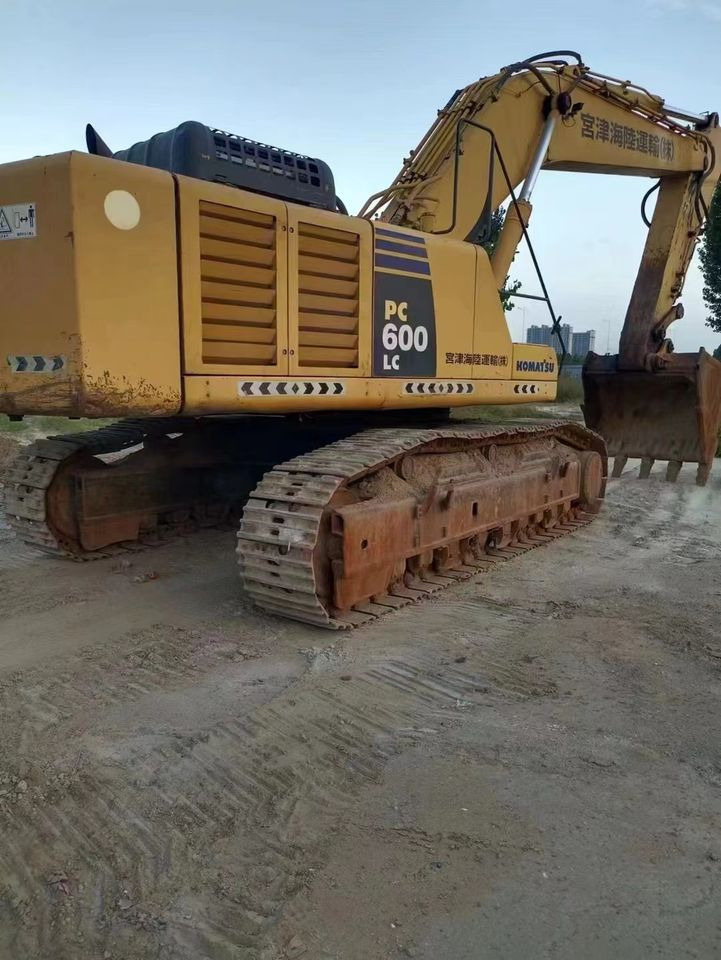 USED EXCAVATOR Good Condition Komatsu PC600-8 Original Japan Cheap Used Excavators Used Original Japan Komatsu PC600 - 履带式挖掘机:图2 USED EXCAVATOR Good Condition Komatsu PC600-8 Original Japan Cheap Used Excavators Used Original Japan Komatsu PC600 - 履带式挖掘机:图2