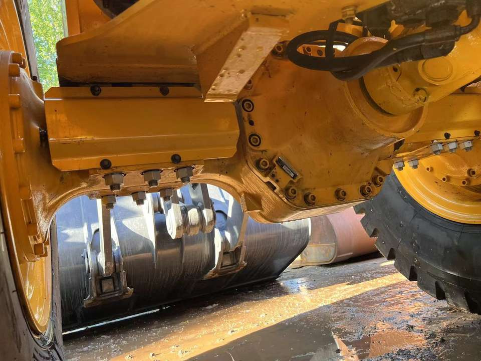 Used Volvo L120GZ 6 Ton Capacity Wheel Loader Available for Sale - 轮式装载机:图3 Used Volvo L120GZ 6 Ton Capacity Wheel Loader Available for Sale - 轮式装载机:图3