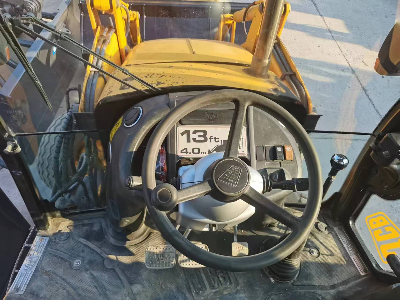 - 反铲装载机:图4 - 反铲装载机:图4