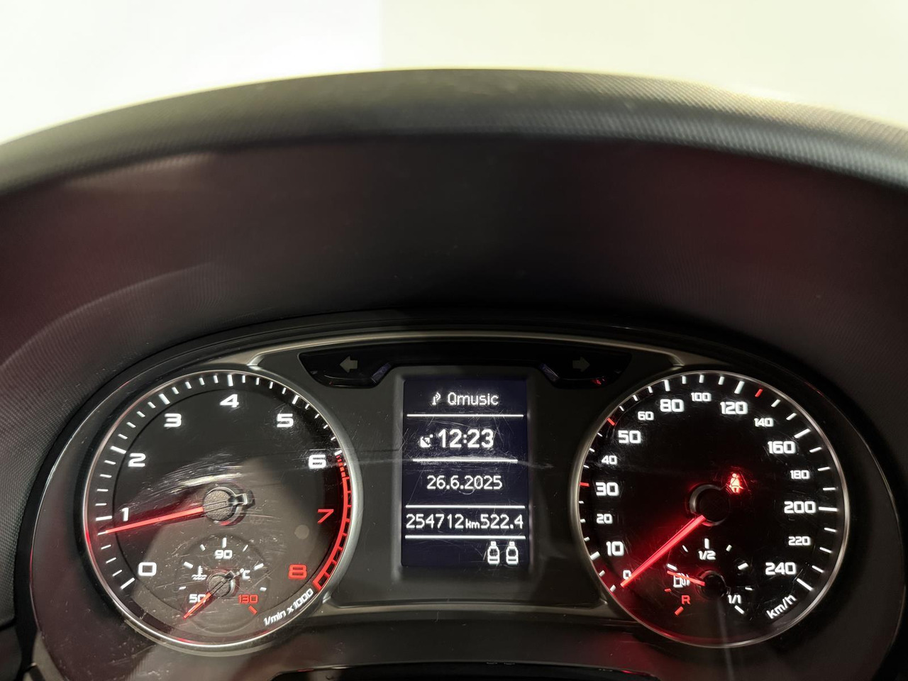 Audi A1 1.2 TFSI Attraction Pro Line Business 2011 254.714 km 76-PBP-8 - 掀背车:图4 Audi A1 1.2 TFSI Attraction Pro Line Business 2011 254.714 km 76-PBP-8 - 掀背车:图4