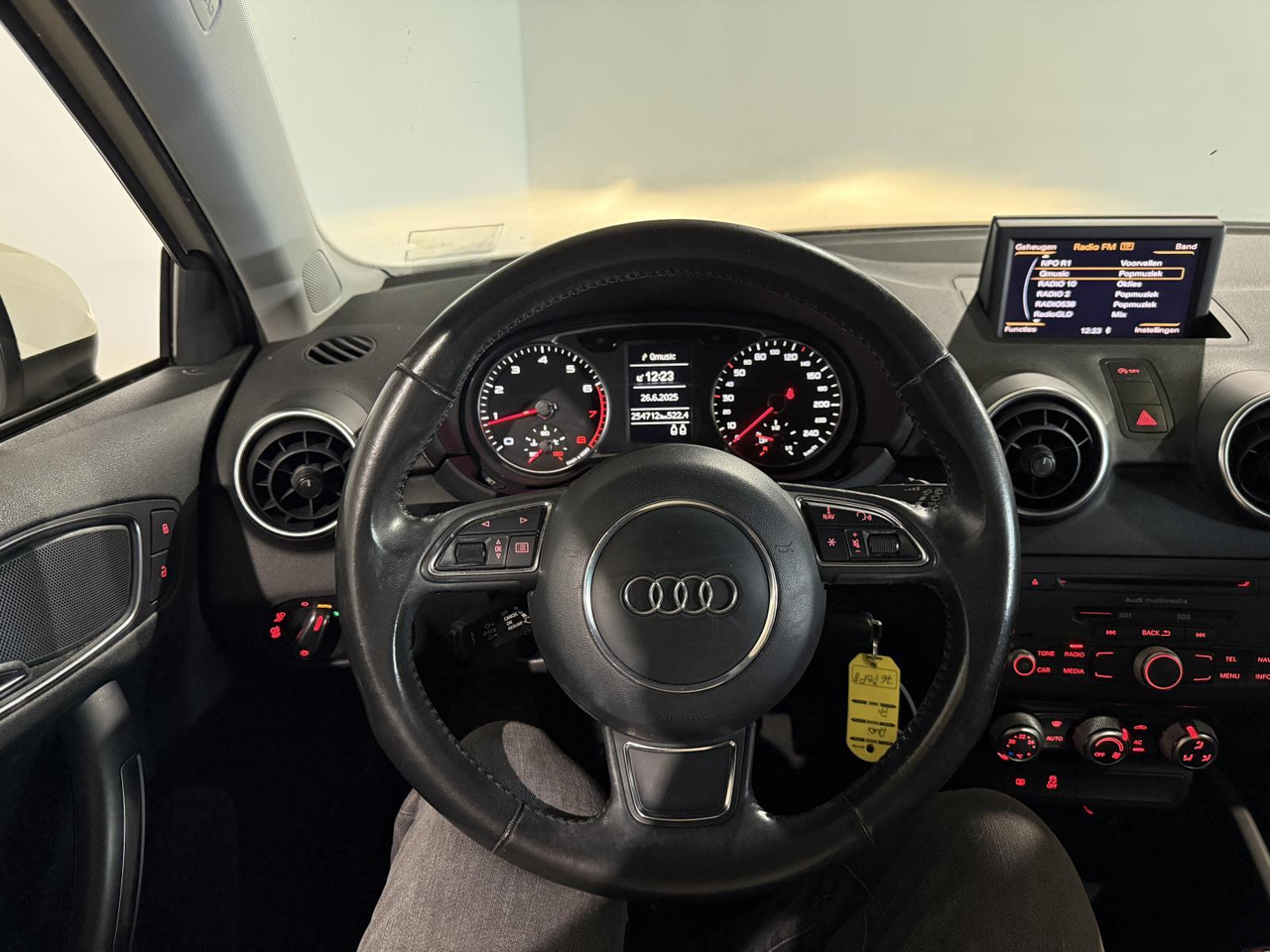 Audi A1 1.2 TFSI Attraction Pro Line Business 2011 254.714 km 76-PBP-8 - 掀背车:图5 Audi A1 1.2 TFSI Attraction Pro Line Business 2011 254.714 km 76-PBP-8 - 掀背车:图5