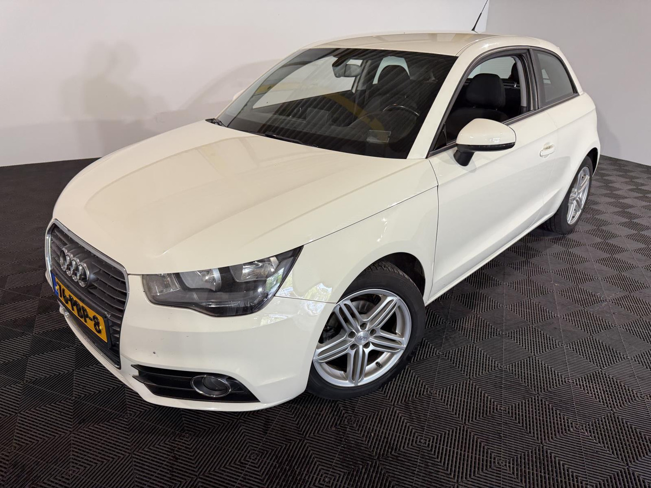 Audi A1 1.2 TFSI Attraction Pro Line Business 2011 254.714 km 76-PBP-8 - 掀背车:图1 Audi A1 1.2 TFSI Attraction Pro Line Business 2011 254.714 km 76-PBP-8 - 掀背车:图1