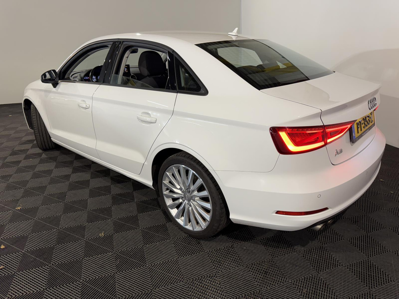Audi | A3 Limousine | 1.4 TFSI Attraction Pro Line Plus Automaat | 2016 | 256.538 km | PT353Z | Geen oordeel - 轿车:图4 Audi | A3 Limousine | 1.4 TFSI Attraction Pro Line Plus Automaat | 2016 | 256.538 km | PT353Z | Geen oordeel - 轿车:图4