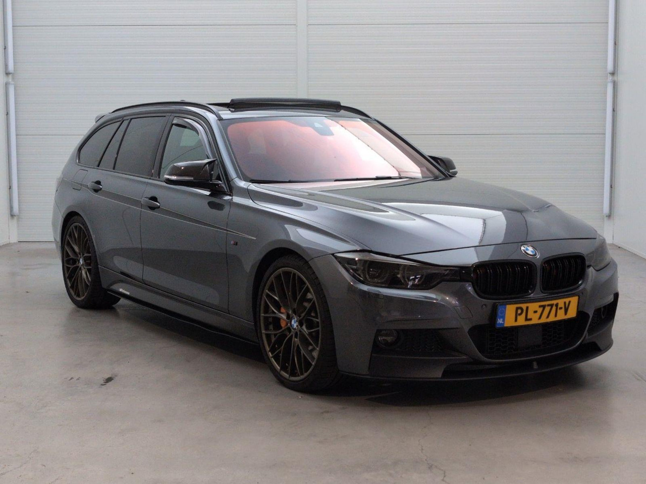 BMW 3-serie Touring 340i xDrive High Executive | 2017 | 202.316 km | Automaat | PL771V | NAP: Geen oordeel - 汽车:图2 BMW 3-serie Touring 340i xDrive High Executive | 2017 | 202.316 km | Automaat | PL771V | NAP: Geen oordeel - 汽车:图2