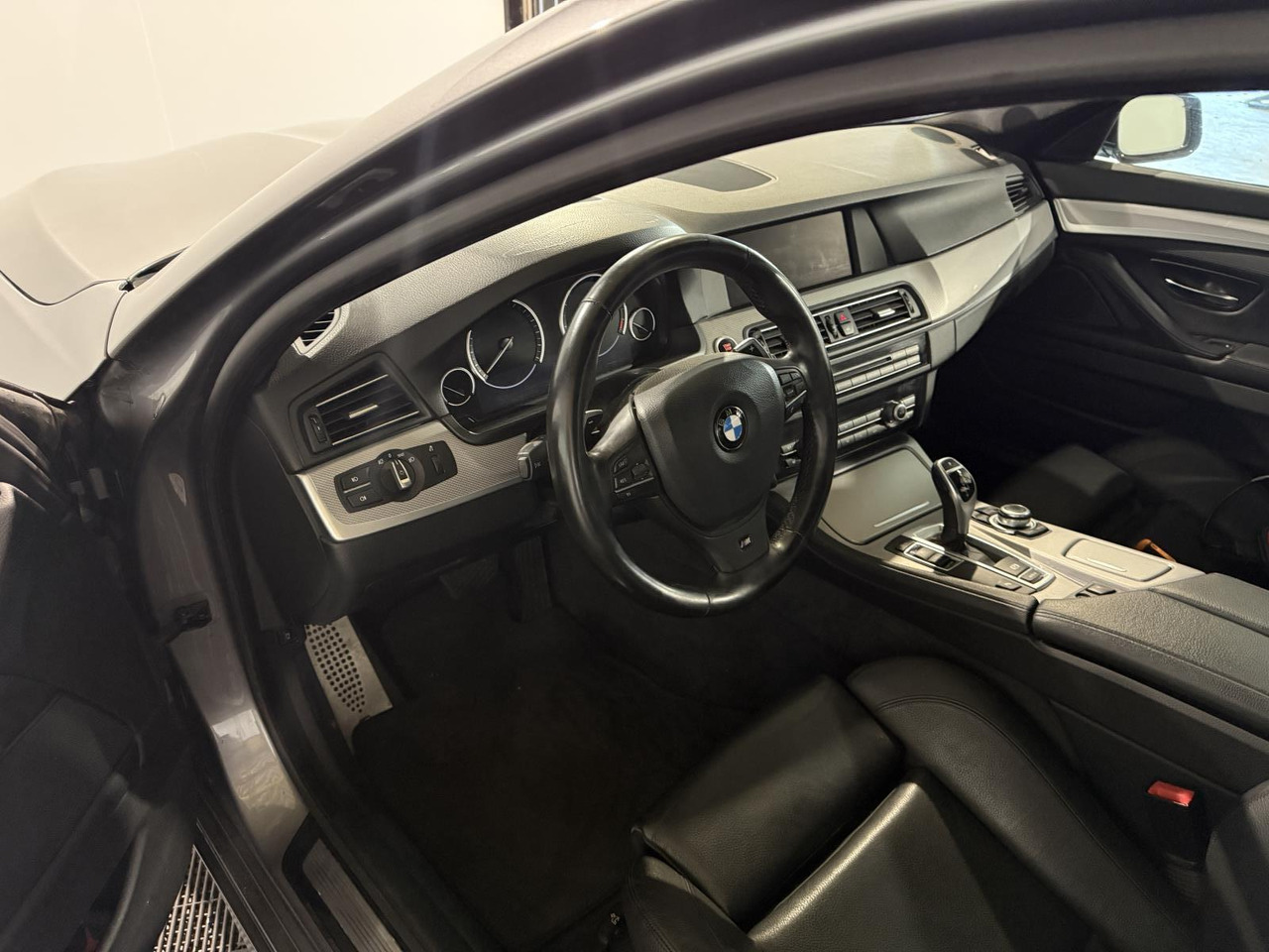 BMW | 5-serie | 520i High Executive | 2013 | 218.545 km | 46ZSF1 | Logisch - 轿车:图4 BMW | 5-serie | 520i High Executive | 2013 | 218.545 km | 46ZSF1 | Logisch - 轿车:图4